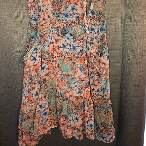 Top - Picture 2 of 2